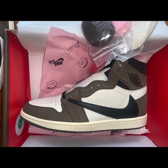 DS Travis Scott X Jordan Retro 1 High - Picture 7 of 8